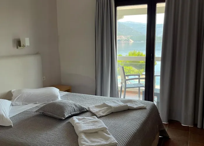 Trizonia Bay Hotel